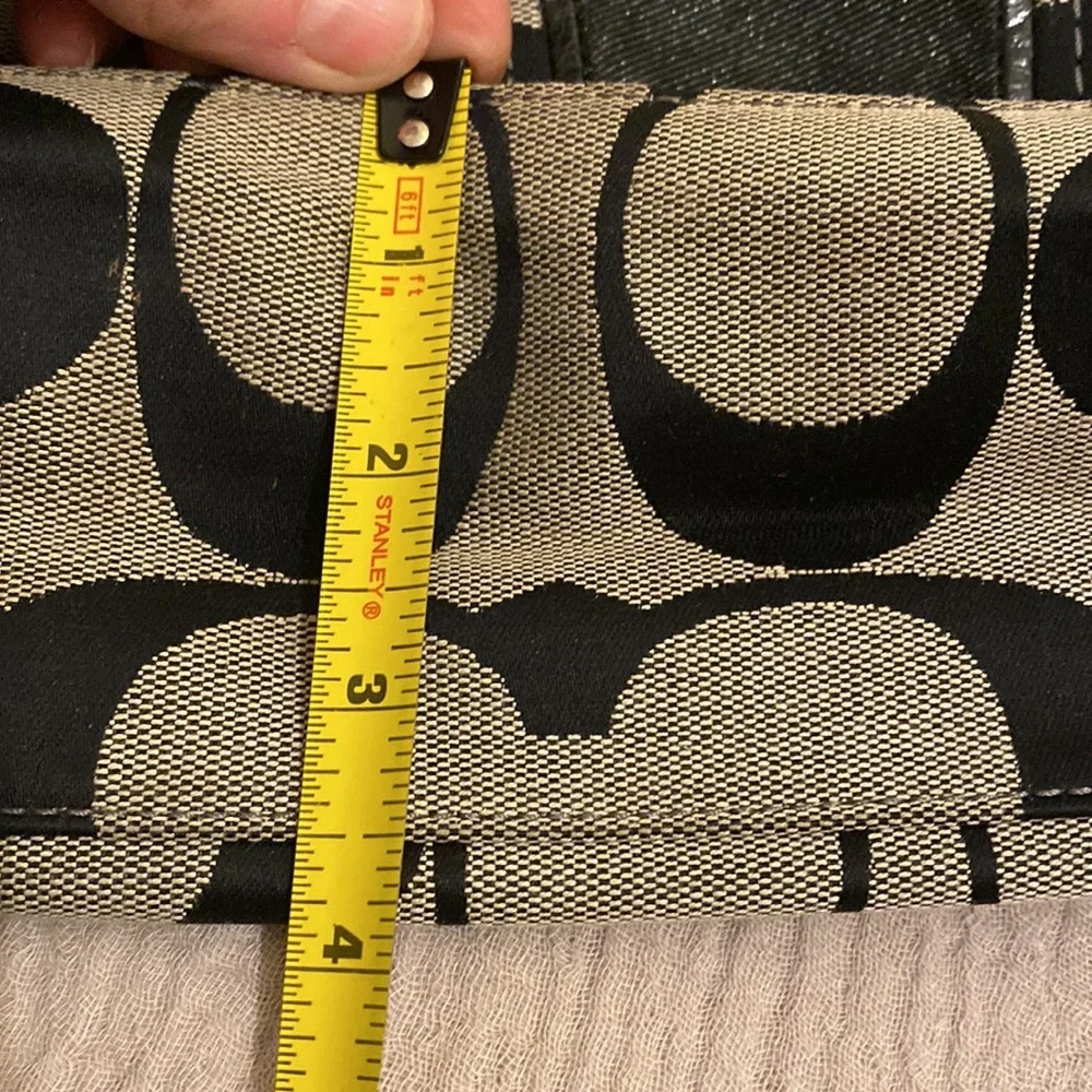 Coach Black and Cream Signature Tote. No. H1380-F25771